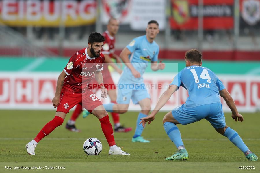 Fanol Perdedaj, FLYERALARM-Arena, Würzburg, 08.08.2021, DFB, sport, action, Fussball, Deutschland, August 2021, Runde 1, DFB-Pokal, Saison 2021/2022, SCF, FWK, SC Freiburg, FC Würzburger Kickers - Bild-ID: 2302592