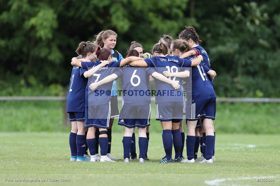 Mannschaftskreis, Sportplatz, Karlstadt, 08.08.2021, BFV, sport, action, Fussball, Deutschland, August 2021, Bezirkspokal Frauen, Saison 2021/2022, FFC, FVK, 1. FFC Alzenau, FV Karlstadt - Bild-ID: 2302664