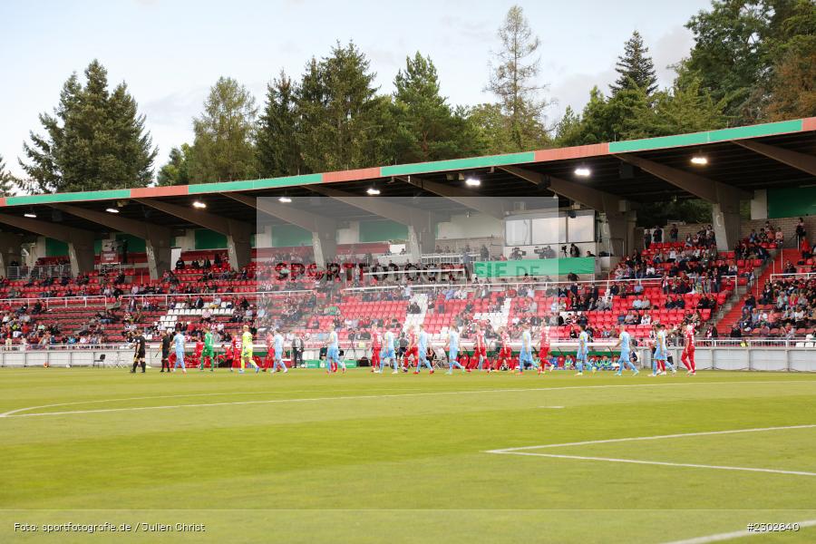 Einlaufen, Mannschaften, FLYERALARM-Arena, Würzburg, 08.08.2021, DFB, sport, action, Fussball, Deutschland, August 2021, Runde 1, DFB-Pokal, Saison 2021/2022, SCF, FWK, SC Freiburg, FC Würzburger Kickers - Bild-ID: 2302840