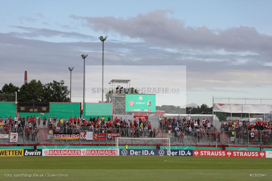 Ortenau, Freiburg, Tribüne, Countdown, FLYERALARM-Arena, Würzburg, 08.08.2021, DFB, sport, action, Fussball, Deutschland, August 2021, Runde 1, DFB-Pokal, Saison 2021/2022, SCF, FWK, SC Freiburg, FC Würzburger Kickers - Bild-ID: 2302841