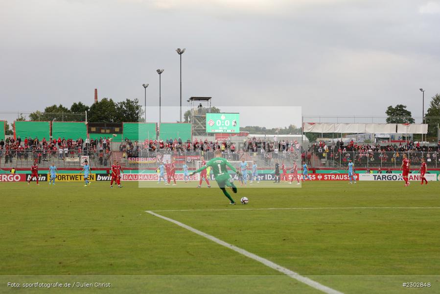 Rückennummer, Feature, Backside, Hendrik Bonmann, FLYERALARM-Arena, Würzburg, 08.08.2021, DFB, sport, action, Fussball, Deutschland, August 2021, Runde 1, DFB-Pokal, Saison 2021/2022, SCF, FWK, SC Freiburg, FC Würzburger Kickers - Bild-ID: 2302848