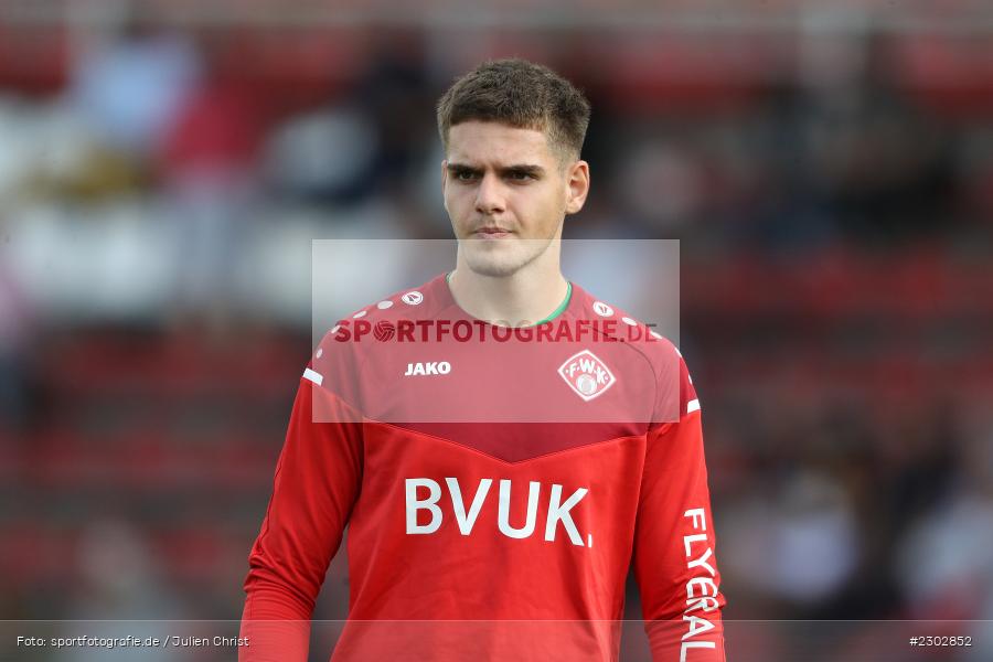 Maximilian Pérez Hintermeier, FLYERALARM-Arena, Würzburg, 08.08.2021, DFB, sport, action, Fussball, Deutschland, August 2021, Runde 1, DFB-Pokal, Saison 2021/2022, SCF, FWK, SC Freiburg, FC Würzburger Kickers - Bild-ID: 2302852
