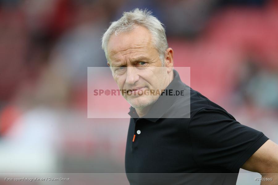 Christian Streich, FLYERALARM-Arena, Würzburg, 08.08.2021, DFB, sport, action, Fussball, Deutschland, August 2021, Runde 1, DFB-Pokal, Saison 2021/2022, SCF, FWK, SC Freiburg, FC Würzburger Kickers - Bild-ID: 2302860