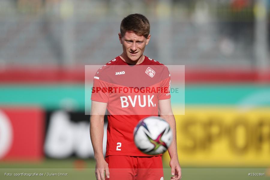 Dennis Waidner, FLYERALARM-Arena, Würzburg, 08.08.2021, DFB, sport, action, Fussball, Deutschland, August 2021, Runde 1, DFB-Pokal, Saison 2021/2022, SCF, FWK, SC Freiburg, FC Würzburger Kickers - Bild-ID: 2302861