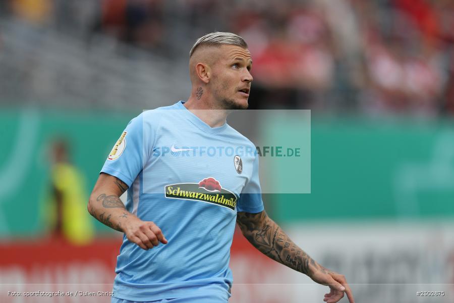 Jonathan Schmid, FLYERALARM-Arena, Würzburg, 08.08.2021, DFB, sport, action, Fussball, Deutschland, August 2021, Runde 1, DFB-Pokal, Saison 2021/2022, SCF, FWK, SC Freiburg, FC Würzburger Kickers - Bild-ID: 2302875