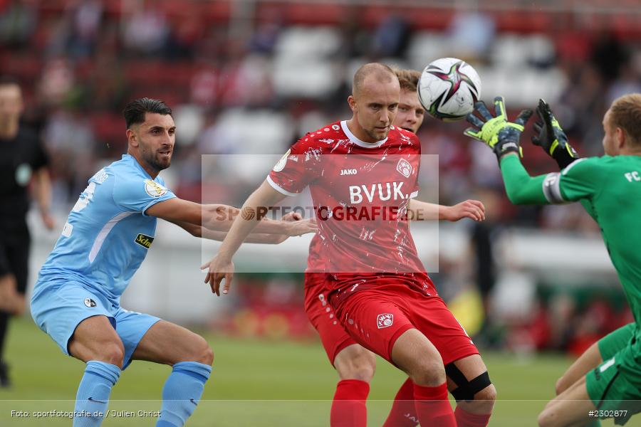 Tobias Kraulich, FLYERALARM-Arena, Würzburg, 08.08.2021, DFB, sport, action, Fussball, Deutschland, August 2021, Runde 1, DFB-Pokal, Saison 2021/2022, SCF, FWK, SC Freiburg, FC Würzburger Kickers - Bild-ID: 2302877