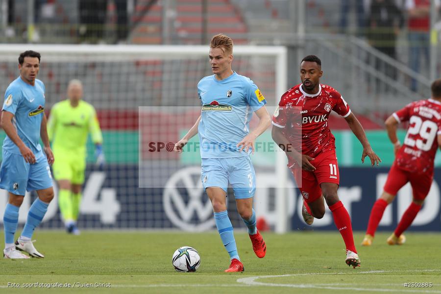 Philipp Lienhart, FLYERALARM-Arena, Würzburg, 08.08.2021, DFB, sport, action, Fussball, Deutschland, August 2021, Runde 1, DFB-Pokal, Saison 2021/2022, SCF, FWK, SC Freiburg, FC Würzburger Kickers - Bild-ID: 2302883