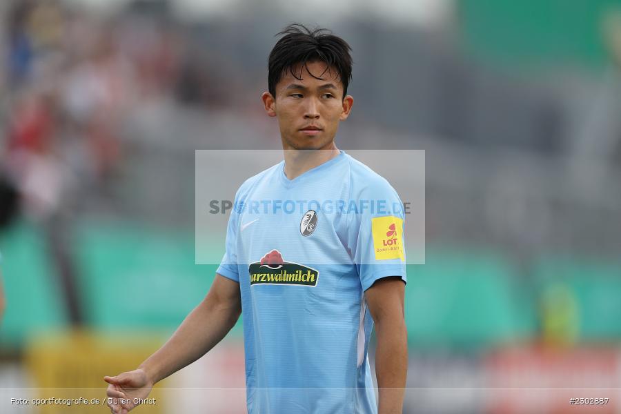 Wooyeong Jeong, FLYERALARM-Arena, Würzburg, 08.08.2021, DFB, sport, action, Fussball, Deutschland, August 2021, Runde 1, DFB-Pokal, Saison 2021/2022, SCF, FWK, SC Freiburg, FC Würzburger Kickers - Bild-ID: 2302887