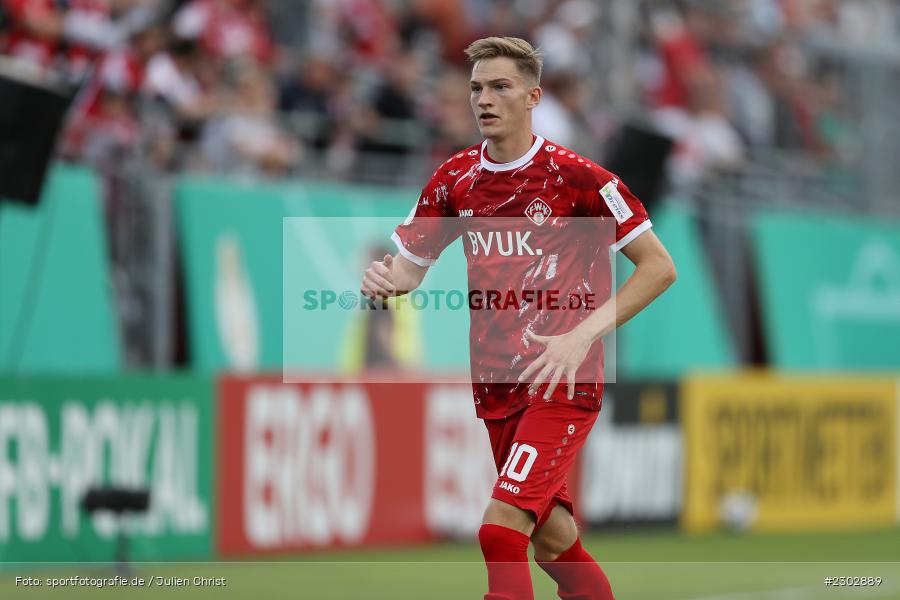 Maximilian Breunig, FLYERALARM-Arena, Würzburg, 08.08.2021, DFB, sport, action, Fussball, Deutschland, August 2021, Runde 1, DFB-Pokal, Saison 2021/2022, SCF, FWK, SC Freiburg, FC Würzburger Kickers - Bild-ID: 2302889