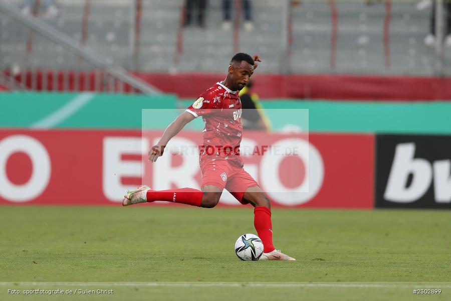 Saliou Sane, FLYERALARM-Arena, Würzburg, 08.08.2021, DFB, sport, action, Fussball, Deutschland, August 2021, Runde 1, DFB-Pokal, Saison 2021/2022, SCF, FWK, SC Freiburg, FC Würzburger Kickers - Bild-ID: 2302899