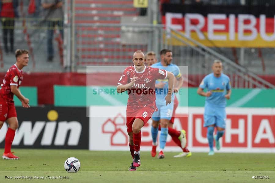 Tobias Kraulich, FLYERALARM-Arena, Würzburg, 08.08.2021, DFB, sport, action, Fussball, Deutschland, August 2021, Runde 1, DFB-Pokal, Saison 2021/2022, SCF, FWK, SC Freiburg, FC Würzburger Kickers - Bild-ID: 2302902