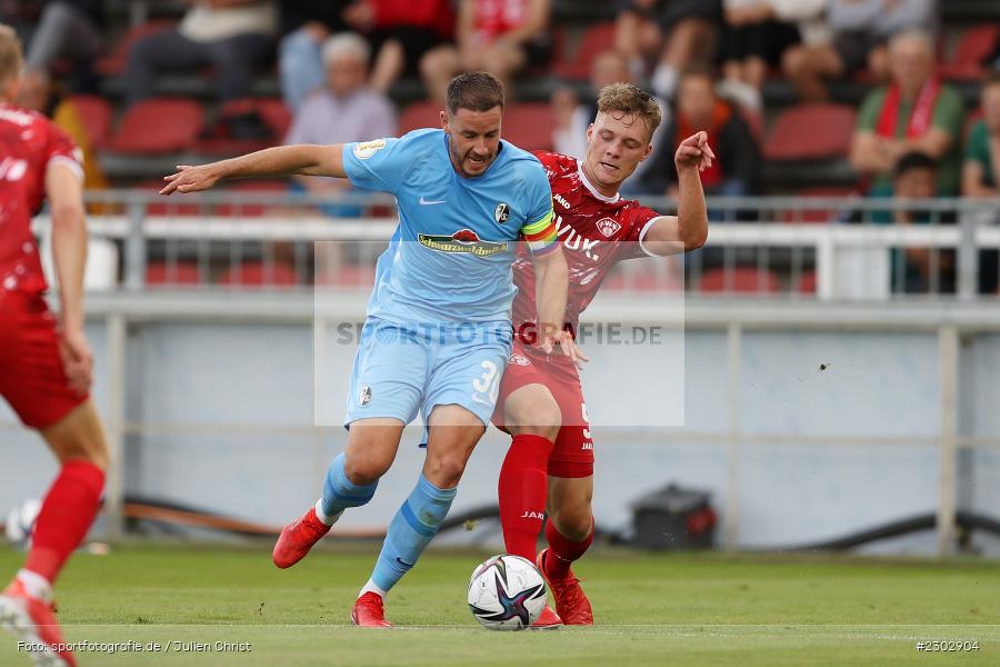 Christian Günter, FLYERALARM-Arena, Würzburg, 08.08.2021, DFB, sport, action, Fussball, Deutschland, August 2021, Runde 1, DFB-Pokal, Saison 2021/2022, SCF, FWK, SC Freiburg, FC Würzburger Kickers - Bild-ID: 2302904