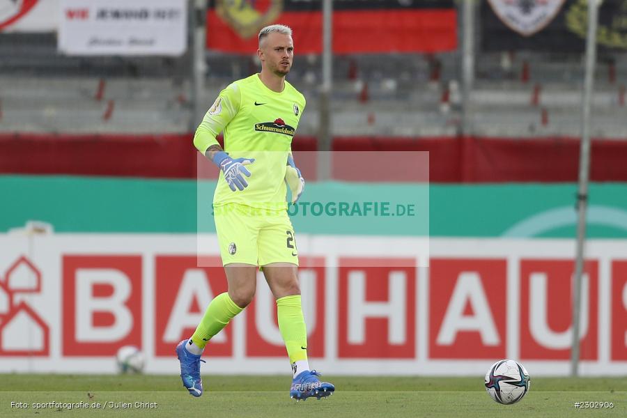 Mark Flekken, FLYERALARM-Arena, Würzburg, 08.08.2021, DFB, sport, action, Fussball, Deutschland, August 2021, Runde 1, DFB-Pokal, Saison 2021/2022, SCF, FWK, SC Freiburg, FC Würzburger Kickers - Bild-ID: 2302906