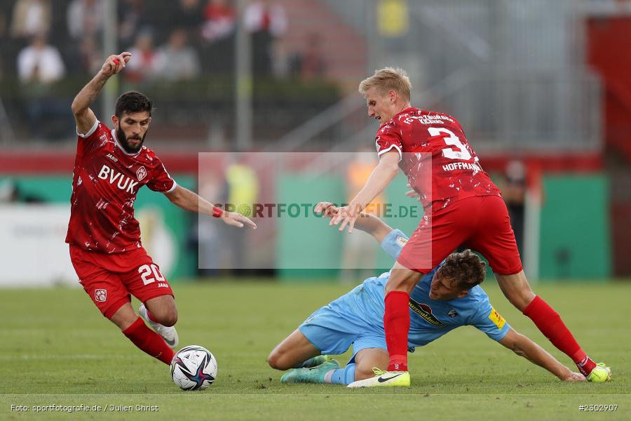 Fanol Perdedaj, FLYERALARM-Arena, Würzburg, 08.08.2021, DFB, sport, action, Fussball, Deutschland, August 2021, Runde 1, DFB-Pokal, Saison 2021/2022, SCF, FWK, SC Freiburg, FC Würzburger Kickers - Bild-ID: 2302907