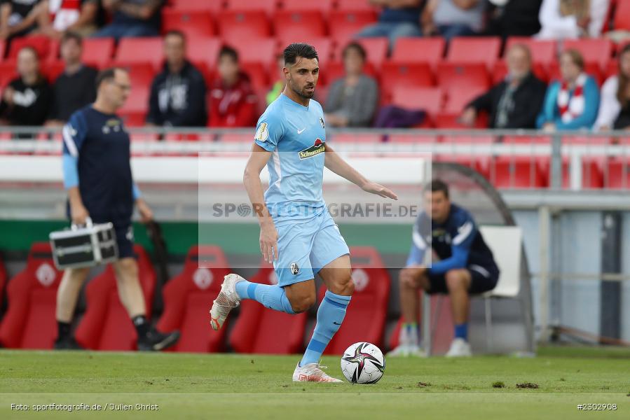 Vincenzo Grifo, FLYERALARM-Arena, Würzburg, 08.08.2021, DFB, sport, action, Fussball, Deutschland, August 2021, Runde 1, DFB-Pokal, Saison 2021/2022, SCF, FWK, SC Freiburg, FC Würzburger Kickers - Bild-ID: 2302908
