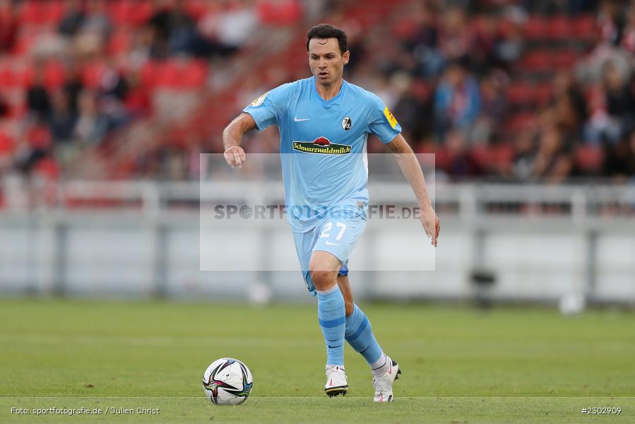 Nicolas Höfler, FLYERALARM-Arena, Würzburg, 08.08.2021, DFB, sport, action, Fussball, Deutschland, August 2021, Runde 1, DFB-Pokal, Saison 2021/2022, SCF, FWK, SC Freiburg, FC Würzburger Kickers - Bild-ID: 2302909
