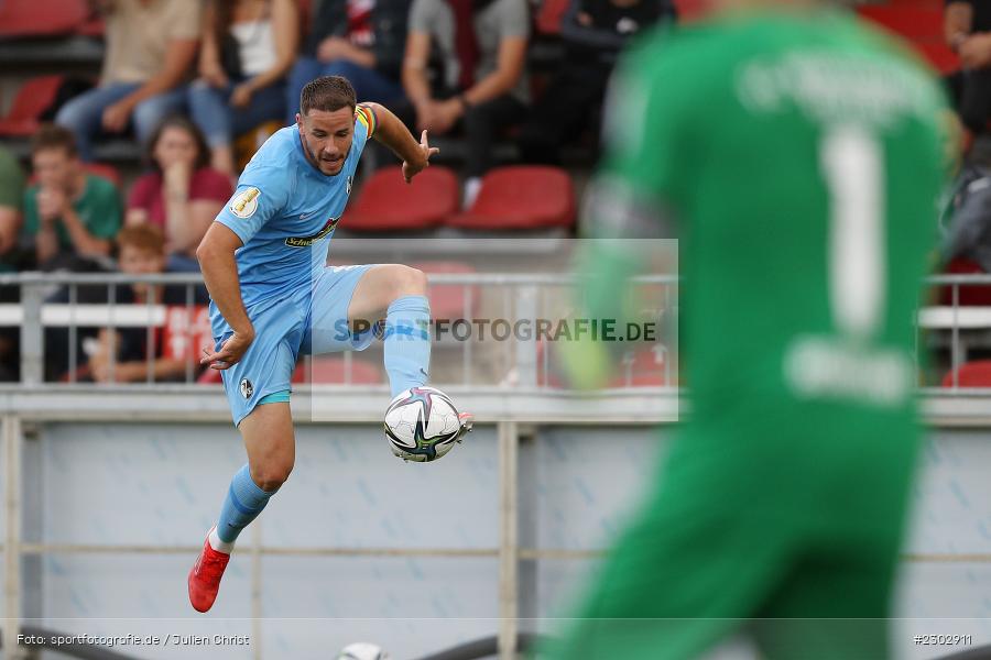 Christian Günter, FLYERALARM-Arena, Würzburg, 08.08.2021, DFB, sport, action, Fussball, Deutschland, August 2021, Runde 1, DFB-Pokal, Saison 2021/2022, SCF, FWK, SC Freiburg, FC Würzburger Kickers - Bild-ID: 2302911