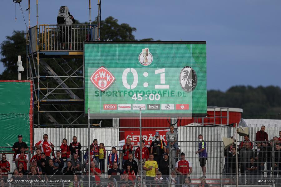 Anzeigetafel, Halbzeitstand, FLYERALARM-Arena, Würzburg, 08.08.2021, DFB, sport, action, Fussball, Deutschland, August 2021, Runde 1, DFB-Pokal, Saison 2021/2022, SCF, FWK, SC Freiburg, FC Würzburger Kickers - Bild-ID: 2302913