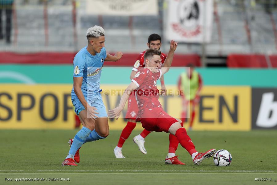 Maximilian Breunig, FLYERALARM-Arena, Würzburg, 08.08.2021, DFB, sport, action, Fussball, Deutschland, August 2021, Runde 1, DFB-Pokal, Saison 2021/2022, SCF, FWK, SC Freiburg, FC Würzburger Kickers - Bild-ID: 2302915