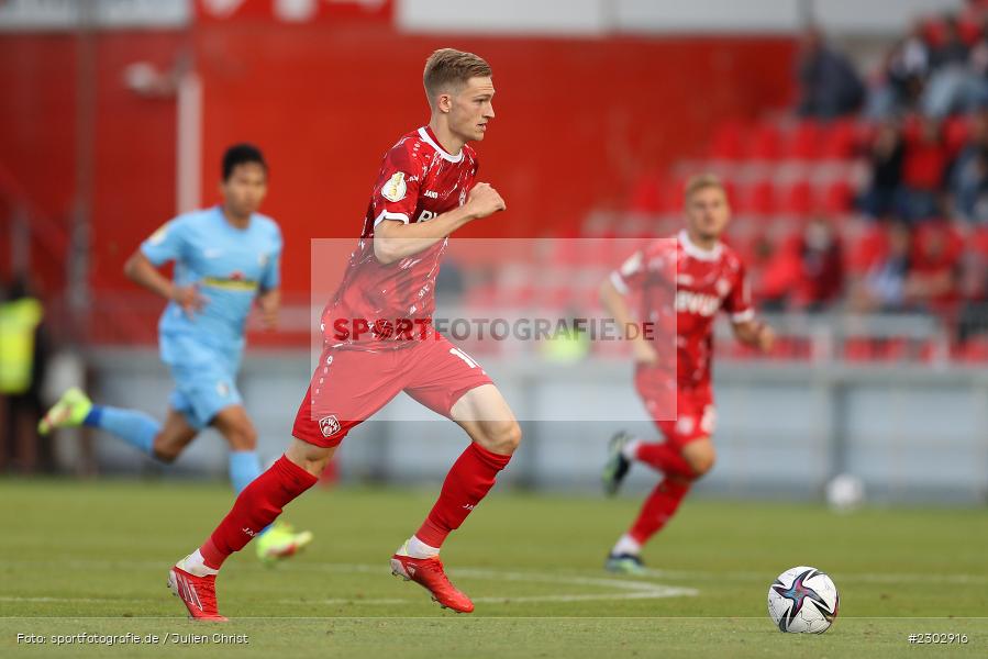 Maximilian Breunig, FLYERALARM-Arena, Würzburg, 08.08.2021, DFB, sport, action, Fussball, Deutschland, August 2021, Runde 1, DFB-Pokal, Saison 2021/2022, SCF, FWK, SC Freiburg, FC Würzburger Kickers - Bild-ID: 2302916