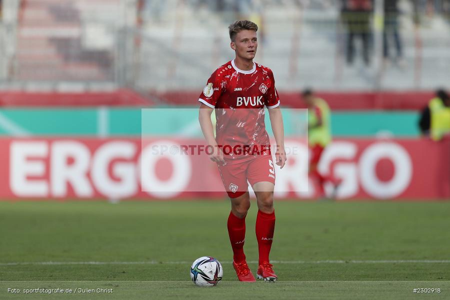 Leon Schneider, FLYERALARM-Arena, Würzburg, 08.08.2021, DFB, sport, action, Fussball, Deutschland, August 2021, Runde 1, DFB-Pokal, Saison 2021/2022, SCF, FWK, SC Freiburg, FC Würzburger Kickers - Bild-ID: 2302918