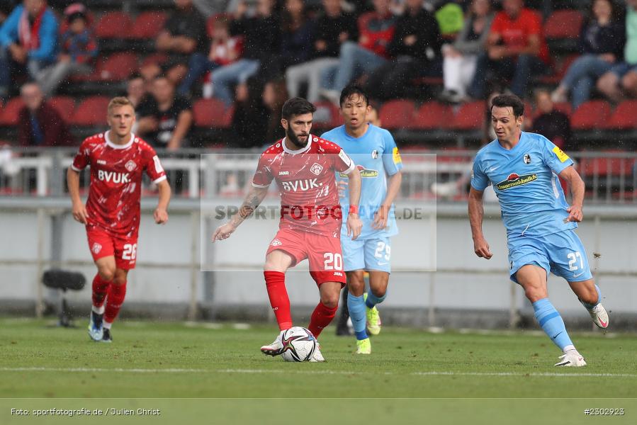 Fanol Perdedaj, FLYERALARM-Arena, Würzburg, 08.08.2021, DFB, sport, action, Fussball, Deutschland, August 2021, Runde 1, DFB-Pokal, Saison 2021/2022, SCF, FWK, SC Freiburg, FC Würzburger Kickers - Bild-ID: 2302923