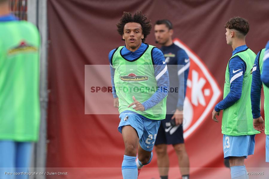 Kiliann Sildillia, FLYERALARM-Arena, Würzburg, 08.08.2021, DFB, sport, action, Fussball, Deutschland, August 2021, Runde 1, DFB-Pokal, Saison 2021/2022, SCF, FWK, SC Freiburg, FC Würzburger Kickers - Bild-ID: 2302925