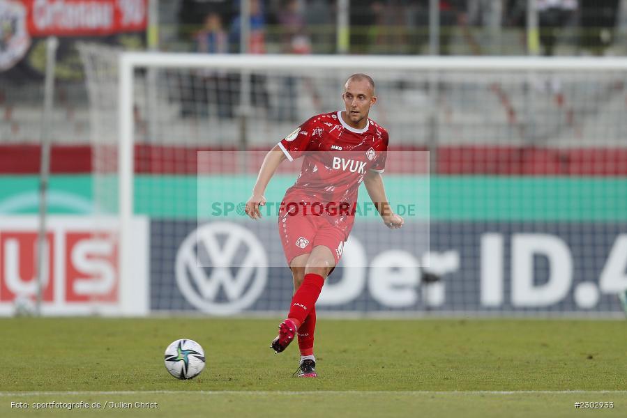 Tobias Kraulich, FLYERALARM-Arena, Würzburg, 08.08.2021, DFB, sport, action, Fussball, Deutschland, August 2021, Runde 1, DFB-Pokal, Saison 2021/2022, SCF, FWK, SC Freiburg, FC Würzburger Kickers - Bild-ID: 2302933
