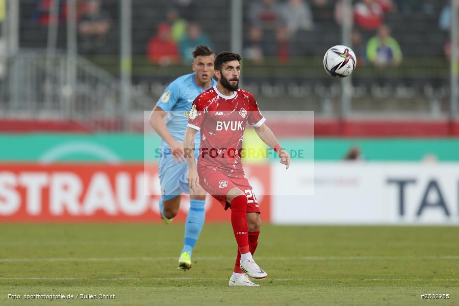 Fanol Perdedaj, FLYERALARM-Arena, Würzburg, 08.08.2021, DFB, sport, action, Fussball, Deutschland, August 2021, Runde 1, DFB-Pokal, Saison 2021/2022, SCF, FWK, SC Freiburg, FC Würzburger Kickers - Bild-ID: 2302935
