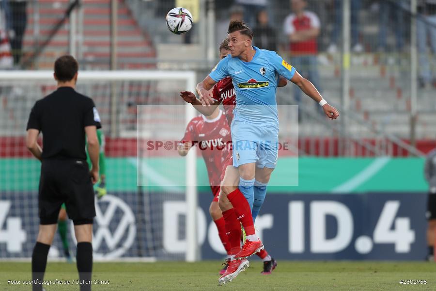 Ermedin Demirovic, FLYERALARM-Arena, Würzburg, 08.08.2021, DFB, sport, action, Fussball, Deutschland, August 2021, Runde 1, DFB-Pokal, Saison 2021/2022, SCF, FWK, SC Freiburg, FC Würzburger Kickers - Bild-ID: 2302938