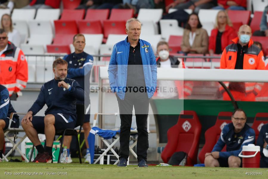 Christian Streich, FLYERALARM-Arena, Würzburg, 08.08.2021, DFB, sport, action, Fussball, Deutschland, August 2021, Runde 1, DFB-Pokal, Saison 2021/2022, SCF, FWK, SC Freiburg, FC Würzburger Kickers - Bild-ID: 2302940