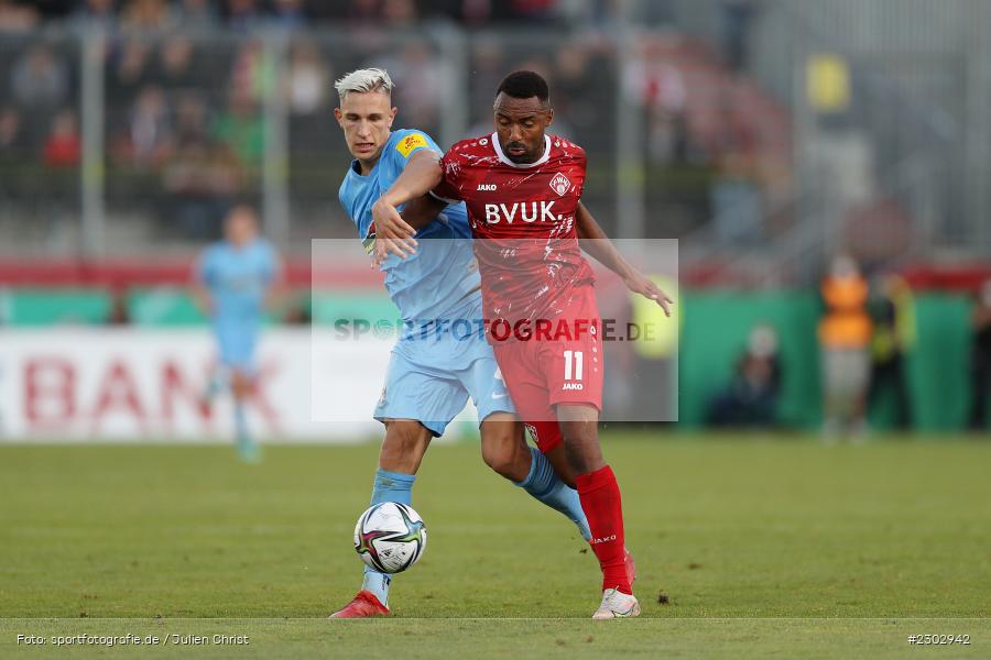 Saliou Sane, FLYERALARM-Arena, Würzburg, 08.08.2021, DFB, sport, action, Fussball, Deutschland, August 2021, Runde 1, DFB-Pokal, Saison 2021/2022, SCF, FWK, SC Freiburg, FC Würzburger Kickers - Bild-ID: 2302942