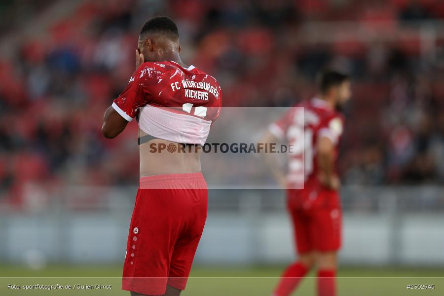 Saliou Sane, FLYERALARM-Arena, Würzburg, 08.08.2021, DFB, sport, action, Fussball, Deutschland, August 2021, Runde 1, DFB-Pokal, Saison 2021/2022, SCF, FWK, SC Freiburg, FC Würzburger Kickers - Bild-ID: 2302945