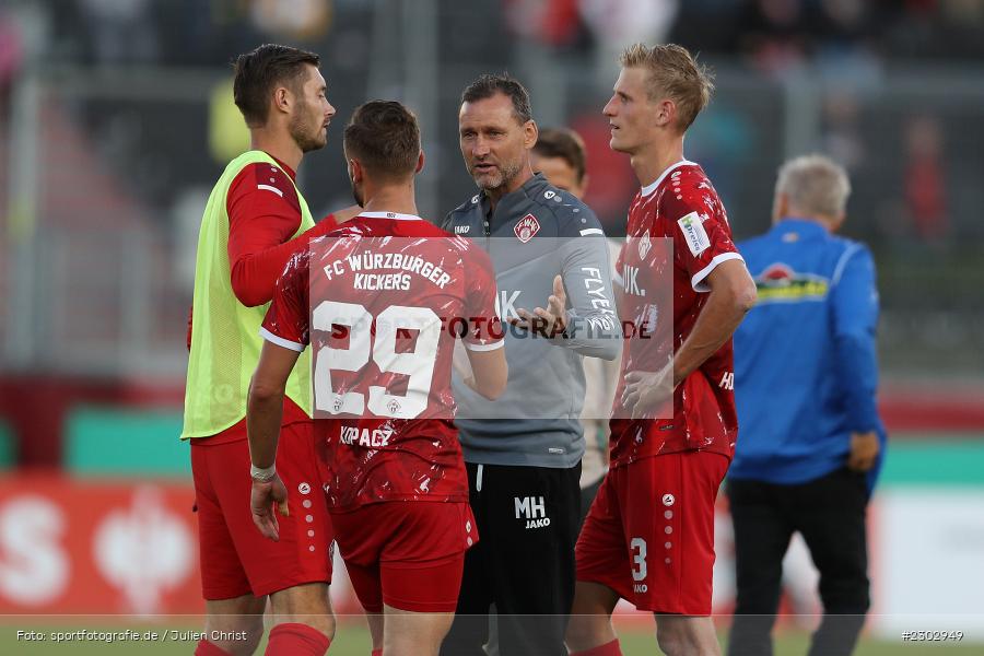 Michael Hiemisch, FLYERALARM-Arena, Würzburg, 08.08.2021, DFB, sport, action, Fussball, Deutschland, August 2021, Runde 1, DFB-Pokal, Saison 2021/2022, SCF, FWK, SC Freiburg, FC Würzburger Kickers - Bild-ID: 2302949