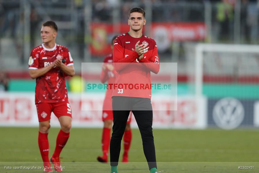 Gestik, Maximilian Hintermeier, FLYERALARM-Arena, Würzburg, 08.08.2021, DFB, sport, action, Fussball, Deutschland, August 2021, Runde 1, DFB-Pokal, Saison 2021/2022, SCF, FWK, SC Freiburg, FC Würzburger Kickers - Bild-ID: 2302951