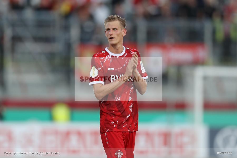 Hände, Arme, gestikuliert, Niklas Hoffmann, FLYERALARM-Arena, Würzburg, 08.08.2021, DFB, sport, action, Fussball, Deutschland, August 2021, Runde 1, DFB-Pokal, Saison 2021/2022, SCF, FWK, SC Freiburg, FC Würzburger Kickers - Bild-ID: 2302954