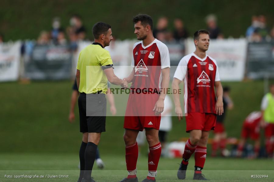 Shake-Hands, Manuel Steigerwald, Benedikt Strohmenger, Sportplatz, Birkenfeld, 11.08.2021, BFV, sport, action, Fussball, Deutschland, August 2021, Runde 1, Verbands-Pokal, Toto-Pokal, Saison 2021/2022, M60, SVB, TSV 1860 München, SV Birkenfeld - Bild-ID: 2302994