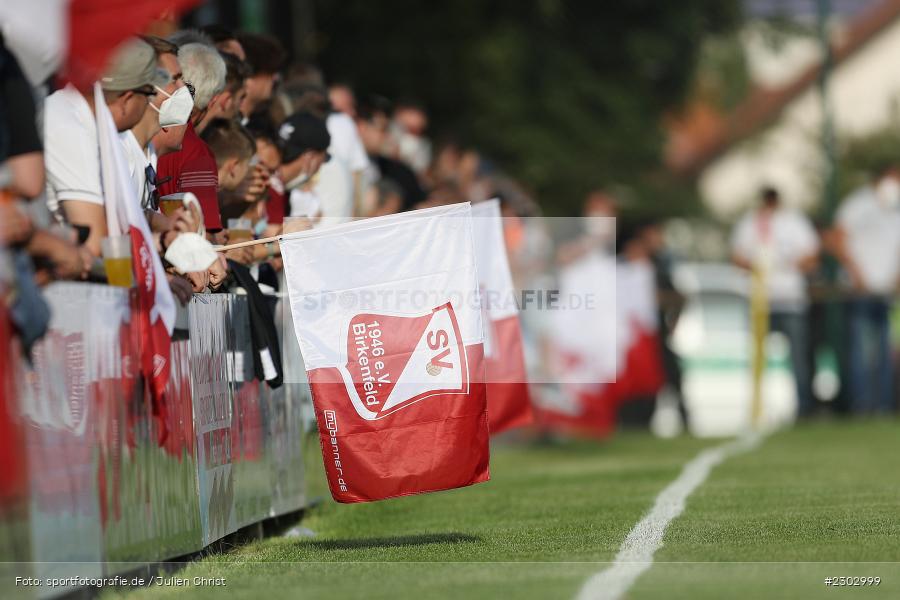 Fans, Fahnen, Sportplatz, Birkenfeld, 11.08.2021, BFV, sport, action, Fussball, Deutschland, August 2021, Runde 1, Verbands-Pokal, Toto-Pokal, Saison 2021/2022, M60, SVB, TSV 1860 München, SV Birkenfeld - Bild-ID: 2302999