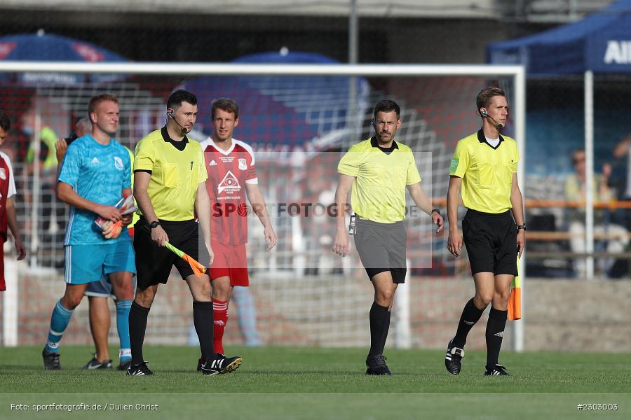 Kay Urbanczyk, Hannes Hemrich, Schiedsrichter, Manuel Steigerwald, Sportplatz, Birkenfeld, 11.08.2021, BFV, sport, action, Fussball, Deutschland, August 2021, Runde 1, Verbands-Pokal, Toto-Pokal, Saison 2021/2022, M60, SVB, TSV 1860 München, SV Birkenfeld - Bild-ID: 2303003