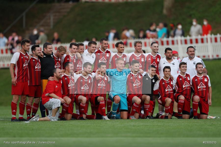 Philipp Schebler, Benjamin Langguth, Peter Schebler, Kai Langer, Volker Hörning, Yannik Hörning, Matthias Wicha, Christian Eckert, Frederik Ebert, Julian Konrad, Torwart, Benedikt Strohmenger, Taner Yorulmazel, Team, Sportplatz, Birkenfeld, 11.08.2021, BFV, sport, action, Fussball, Deutschland, August 2021, Runde 1, Verbands-Pokal, Toto-Pokal, Saison 2021/2022, M60, SVB, TSV 1860 München, SV Birkenfeld - Bild-ID: 2303210