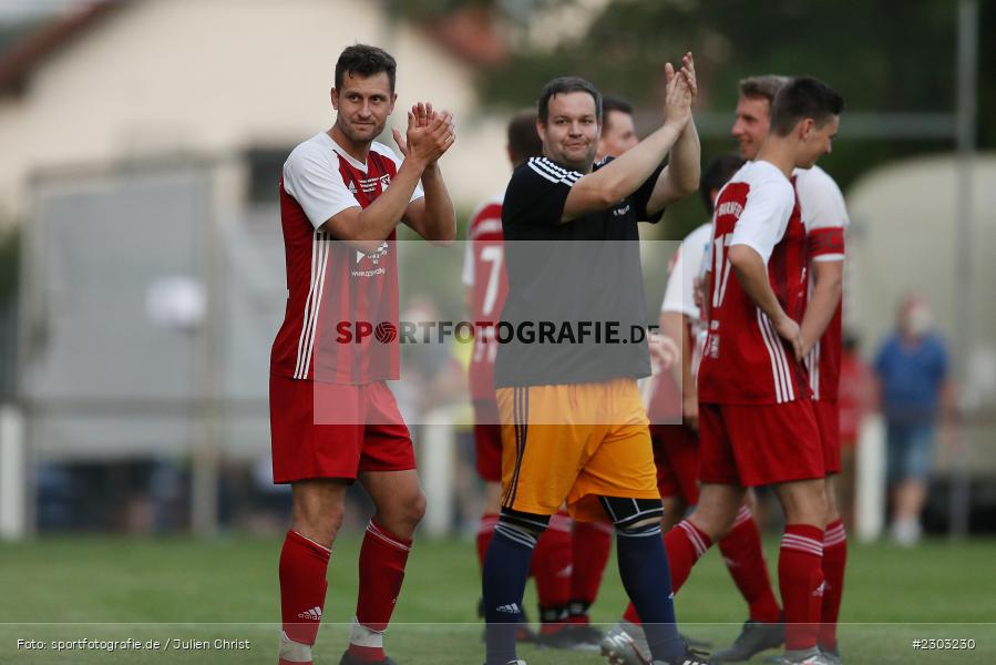 Applaus, Benedikt Strohmenger, Sportplatz, Birkenfeld, 12.08.2021, BFV, sport, action, Fussball, Deutschland, August 2021, Runde 1, Verbands-Pokal, Toto-Pokal, Saison 2021/2022, M60, SVB, TSV 1860 München, SV Birkenfeld - Bild-ID: 2303230