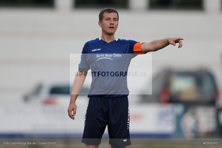 Hände, Arme, gestikuliert, Kevin Ille, Sportplatz, Rimpar, 13.08.2021, BFV, sport, action, Fussball, Deutschland, August 2021, Bezirksliga Unterfranken West, Saison 2021/2022, TSV, ASV, TSV Uettingen, ASV Rimpar - Bild-ID: 2303290 Hände, Arme, gestikuliert, Kevin Ille, Sportplatz, Rimpar, 13.08.2021, BFV, sport, action, Fussball, Deutschland, August 2021, Bezirksliga Unterfranken West, Saison 2021/2022, TSV, ASV, TSV Uettingen, ASV Rimpar - Bild-ID: 2303290