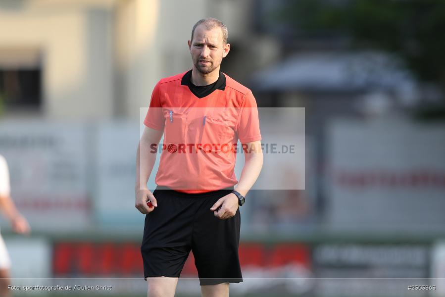 Schiedsrichter, Wolfgang Hellert, Sportplatz, Rimpar, 13.08.2021, BFV, sport, action, Fussball, Deutschland, August 2021, Bezirksliga Unterfranken West, Saison 2021/2022, TSV, ASV, TSV Uettingen, ASV Rimpar - Bild-ID: 2303363 Schiedsrichter, Wolfgang Hellert, Sportplatz, Rimpar, 13.08.2021, BFV, sport, action, Fussball, Deutschland, August 2021, Bezirksliga Unterfranken West, Saison 2021/2022, TSV, ASV, TSV Uettingen, ASV Rimpar - Bild-ID: 2303363