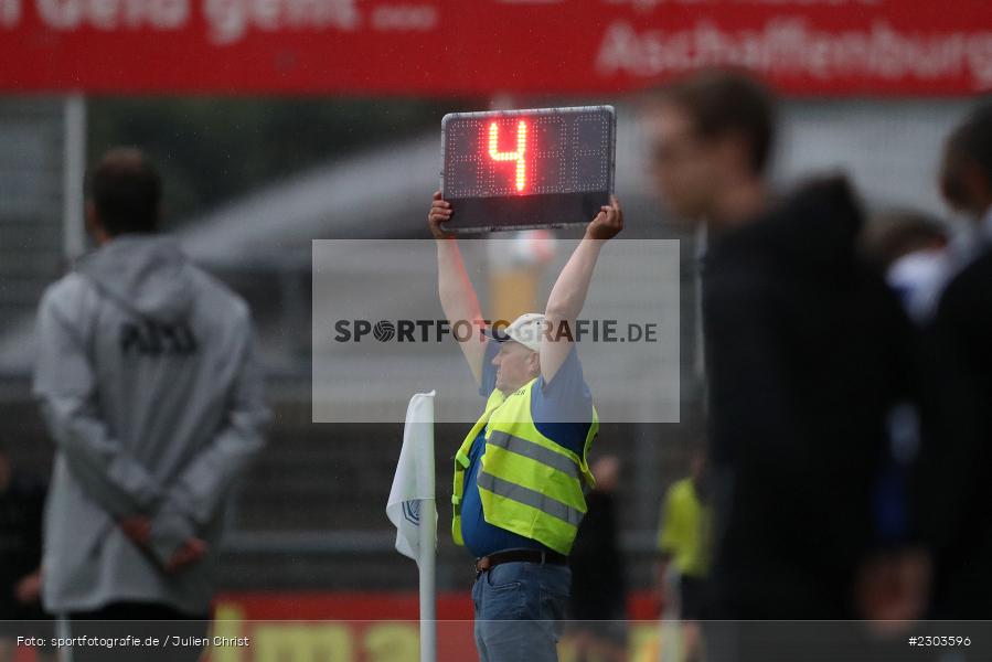 Anzeige, Nachspielzeit, Stadion am Schönbusch, Aschaffenburg, 17.08.2021, BFV, sport, action, Fussball, Deutschland, August 2021, Regionalliga Bayern, Saison 2021/2022, FCA, SVA, FC Augsburg II, SV Viktoria Aschaffenburg - Bild-ID: 2303596 Anzeige, Nachspielzeit, Stadion am Schönbusch, Aschaffenburg, 17.08.2021, BFV, sport, action, Fussball, Deutschland, August 2021, Regionalliga Bayern, Saison 2021/2022, FCA, SVA, FC Augsburg II, SV Viktoria Aschaffenburg - Bild-ID: 2303596