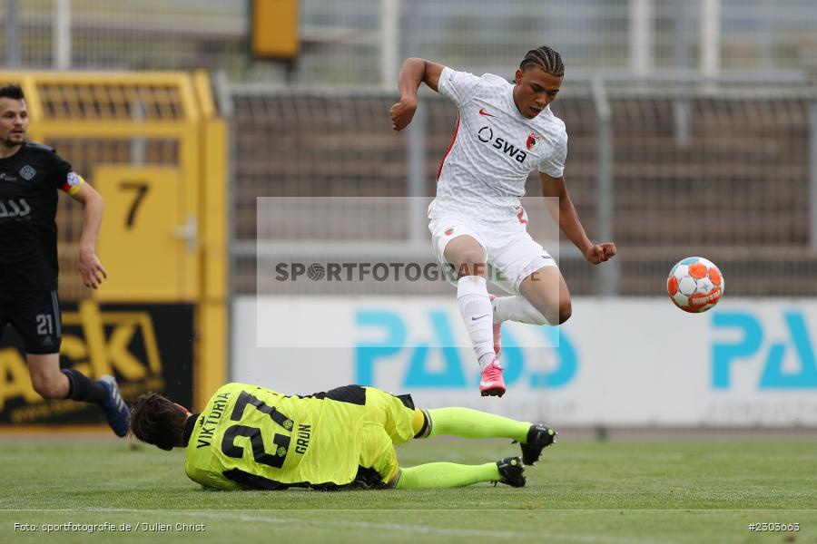 Max Grün, Henri Koudossou, Stadion am Schönbusch, Aschaffenburg, 17.08.2021, BFV, sport, action, Fussball, Deutschland, August 2021, Regionalliga Bayern, Saison 2021/2022, FCA, SVA, FC Augsburg II, SV Viktoria Aschaffenburg - Bild-ID: 2303663 Max Grün, Henri Koudossou, Stadion am Schönbusch, Aschaffenburg, 17.08.2021, BFV, sport, action, Fussball, Deutschland, August 2021, Regionalliga Bayern, Saison 2021/2022, FCA, SVA, FC Augsburg II, SV Viktoria Aschaffenburg - Bild-ID: 2303663