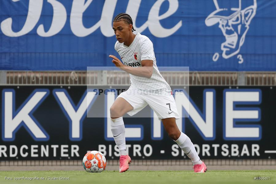 Henri Koudossou, Stadion am Schönbusch, Aschaffenburg, 17.08.2021, BFV, sport, action, Fussball, Deutschland, August 2021, Regionalliga Bayern, Saison 2021/2022, FCA, SVA, FC Augsburg II, SV Viktoria Aschaffenburg - Bild-ID: 2303671 Henri Koudossou, Stadion am Schönbusch, Aschaffenburg, 17.08.2021, BFV, sport, action, Fussball, Deutschland, August 2021, Regionalliga Bayern, Saison 2021/2022, FCA, SVA, FC Augsburg II, SV Viktoria Aschaffenburg - Bild-ID: 2303671