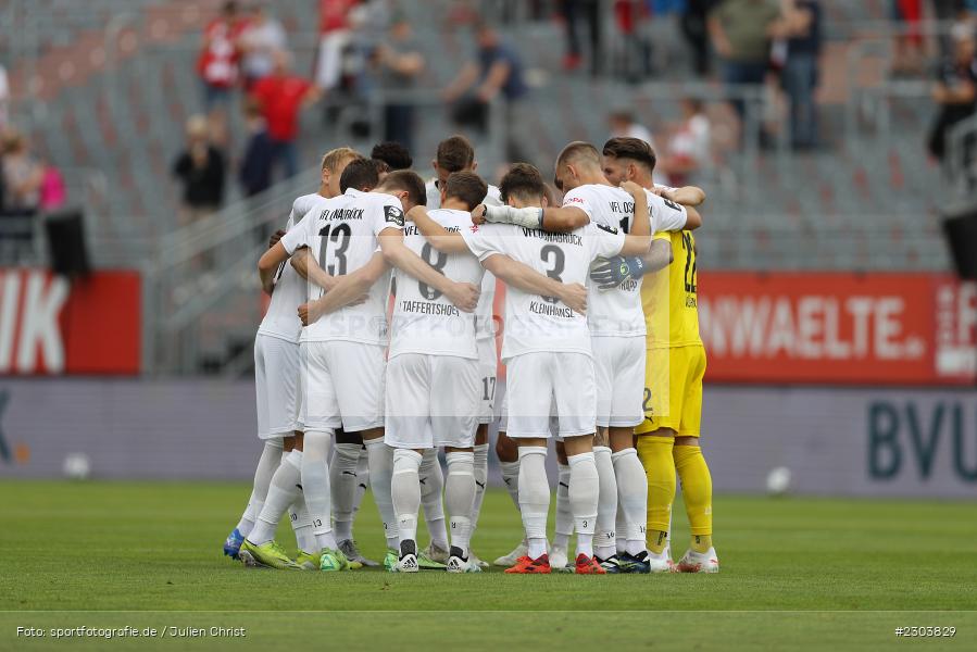 Mannschaftskreis, FLYERALARM Arena, Würzburg, 22.08.2021, DFL, sport, action, Fussball, Deutschland, August 2021, Saison 2021/2022, OSN, FWK, 3. Liga, VfL Osnabrück, FC Würzburger Kickers - Bild-ID: 2303829 Mannschaftskreis, FLYERALARM Arena, Würzburg, 22.08.2021, DFL, sport, action, Fussball, Deutschland, August 2021, Saison 2021/2022, OSN, FWK, 3. Liga, VfL Osnabrück, FC Würzburger Kickers - Bild-ID: 2303829