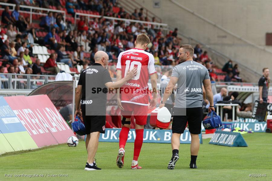 verletzt, Maximilian Breunig, FLYERALARM Arena, Würzburg, 22.08.2021, DFL, sport, action, Fussball, Deutschland, August 2021, Saison 2021/2022, OSN, FWK, 3. Liga, VfL Osnabrück, FC Würzburger Kickers - Bild-ID: 2303843