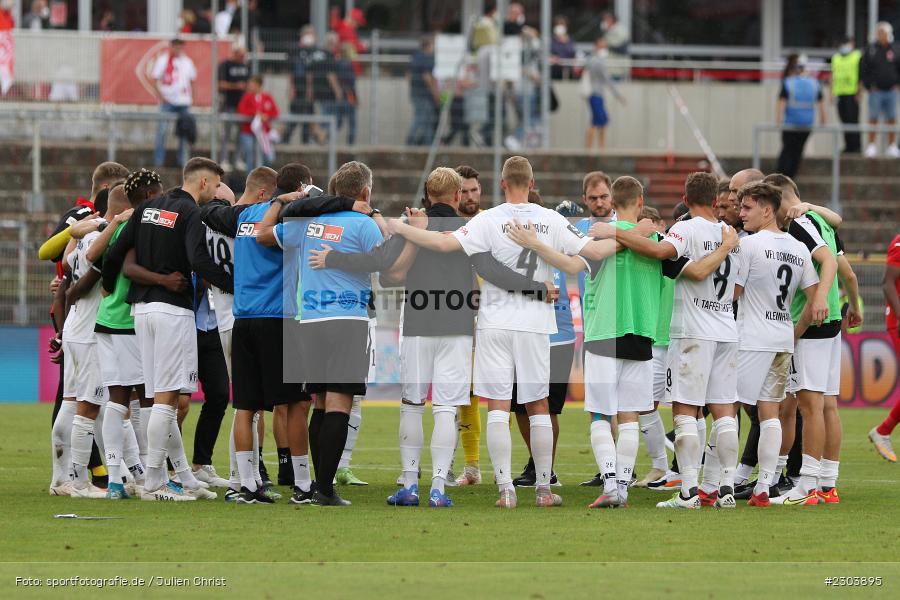 Mannschaftskreis, FLYERALARM Arena, Würzburg, 22.08.2021, DFL, sport, action, Fussball, Deutschland, August 2021, Saison 2021/2022, OSN, FWK, 3. Liga, VfL Osnabrück, FC Würzburger Kickers - Bild-ID: 2303895
