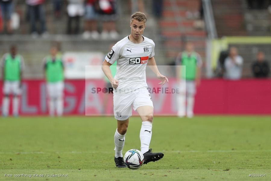 Davide Itter, FLYERALARM Arena, Würzburg, 22.08.2021, DFL, sport, action, Fussball, Deutschland, August 2021, Saison 2021/2022, OSN, FWK, 3. Liga, VfL Osnabrück, FC Würzburger Kickers - Bild-ID: 2303901